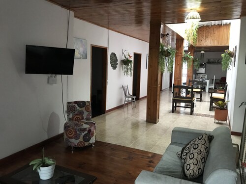 Hermosa Casa Fliar Centro Santa R DE Cabal A 3.5 Cuadras DE Plaza Principal