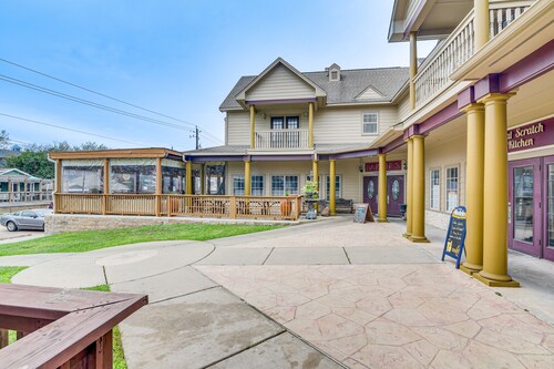 Downtown Kemah Rental ~ 3 Blocks to Boardwalk!