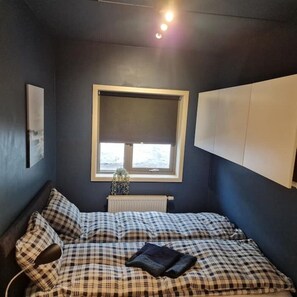 1 chambre, fer et planche à repasser, Wi-Fi, literie fournie