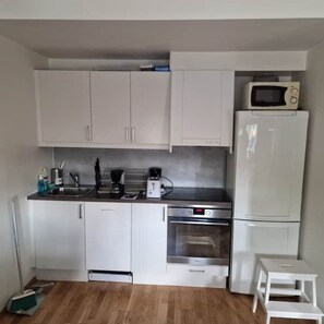 Un four, lave-vaisselle