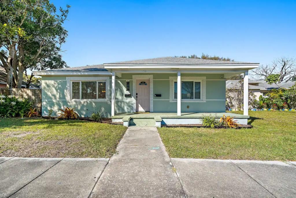 Charming St. Pete Hideaway: 2BR/1BA-6 Person home 3/4 mi. from Downtown. 
