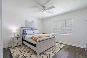 2 bedrooms, WiFi, bed sheets - Charming St. Pete Hideaway: 2BR/1BA-6 Person home 3/4 mi. from Downtown.  (St. Petersburg)