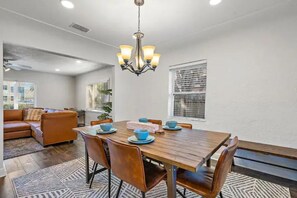 Dining - Charming St. Pete Hideaway: 2BR/1BA-6 Person home 3/4 mi. from Downtown.  (St. Petersburg)