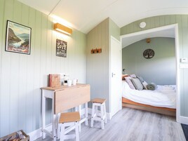 1 habitación, decoración personalizada y muebles diferentes