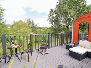 Outdoor dining - Red Kite at Wild Valley Huts (Oswestry)