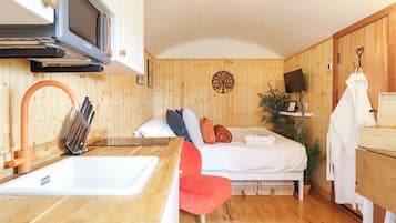 1 habitación, decoración personalizada y muebles diferentes