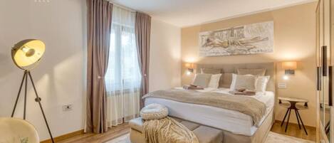 1 bedroom, in-room safe, desk, iron/ironing board