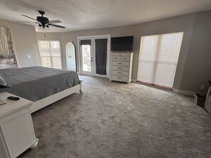 3 bedrooms, desk, free WiFi, bed sheets