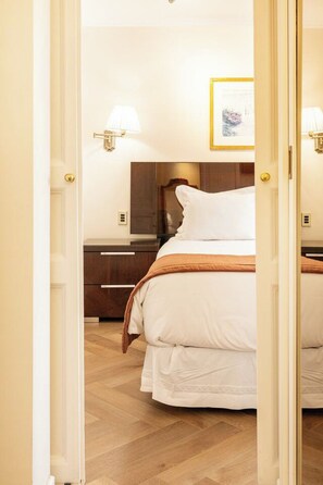 31 Traditional Apt. in Prov./Tradicional | Salle de bain | Ensemble douche/baignoire, douche à « effet pluie », sèche-cheveux