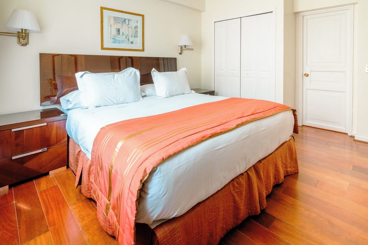 23 Spacious Apartment in Prov / Amplio | 1 bedroom, down comforters, pillowtop beds, in-room safe