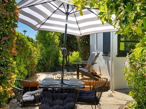 تناول الطعام بالخارج