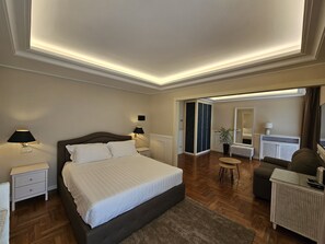 套房 | 低過敏寢具、羽絨被、迷你吧、書桌