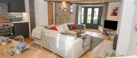 Dishwasher, electric kettle, cookware/dishes/utensils