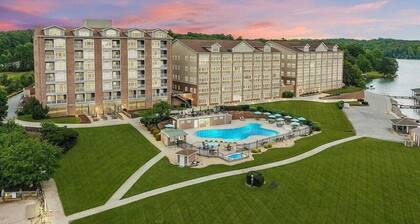 Lakefront Condo Resort, Amazing Lake & Mountain Views + Abundant Amenities