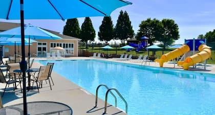 Lakefront Condo, Amazing Lake & Mountain Views + Resort Amenities