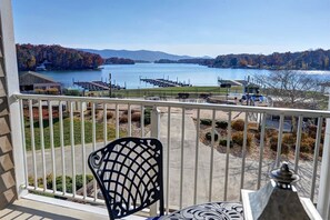 Property grounds - Lakefront Condo Resort, Amazing Lake & Mountain Views + Abundant Amenities (Huddleston)