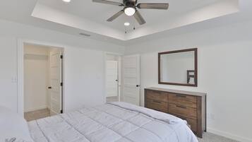 2 bedrooms, iron/ironing board, free WiFi, bed sheets