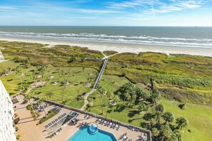 A heated pool - 1214 Seashore Glider Bungalow (Galveston)