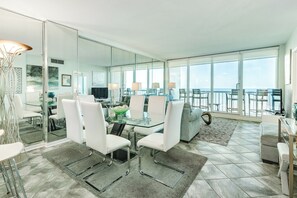 Dining - 1101 Coastal Chic Seashore Hideaway (Galveston)