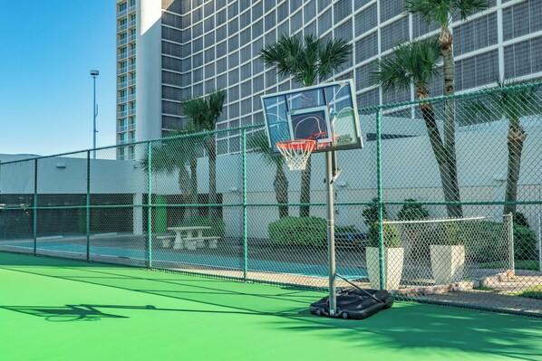 Sports court - 0907 Blissful Beachside Hideout Two Queen Beachfront Escape Sleeps 4 (Galveston)