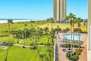 Een verwarmd zwembad