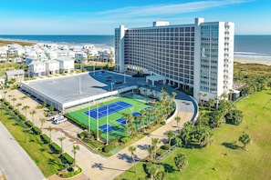 Sports court - 0215 Coastal Chill Haven Retreat| Spacious Beachfront Escape | Sleeps 8 (Galveston)