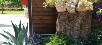 Guest House L'orto di Antonio, surrounded by greenery a few steps from the sea 