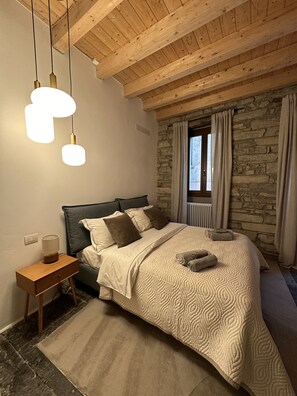 2 bedrooms, iron/ironing board, travel cot, free WiFi