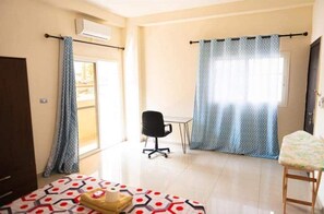1 bedroom, desk, iron/ironing board, bed sheets - Cozy Spacious 1BR in Gombe, Kinshasa (Kinshasa)