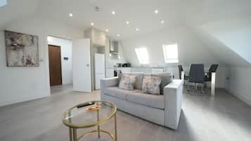 Appartement Premium | Coin séjour | TV connectée de 50 pouces avec chaßnes par cùble