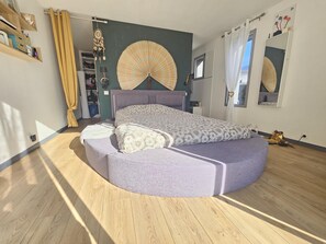 3 chambres, bureau, fer et planche Ă repasser, lit parapluie