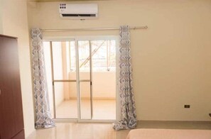 1 soverom, strykejern/-brett og sengetøy