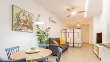 Room | Living area | TV