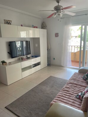 Living area - Lovely 2 bed 2 bath ground floor apartment in Los Alcazares (Los Alcázares)