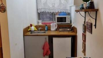 Fridge, microwave, stovetop, electric kettle