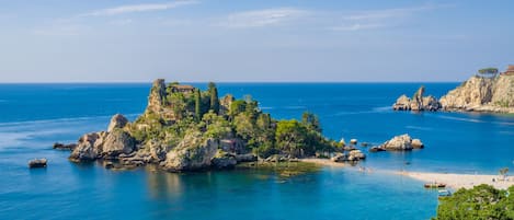 På stranden og strandhåndklær