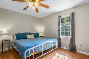 3 bedrooms, iron/ironing board, WiFi, bed sheets - Cozy Home w/ Pool near Beaches Sleeps 8 (Biloxi)