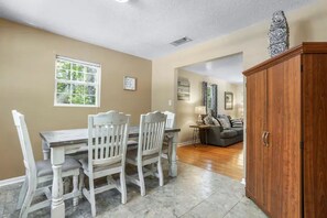 Dining - Cozy Home w/ Pool near Beaches Sleeps 8 (Biloxi)