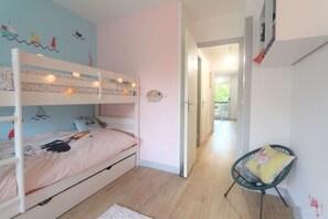 2 soverom, strykejern/-brett, reiseseng for barn og wi-fi