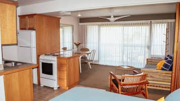 Estudio estándar, vistas parciales al mar | 1 dormitorio, camas supletorias, wifi gratis y ropa de cama