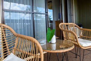 Apartamento estándar, vistas parciales al mar | Terraza o patio