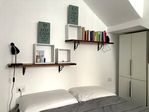 1 bedroom, iron/ironing board, WiFi, bed sheets - 1 Bedroom Apartment in Catania (Catania)