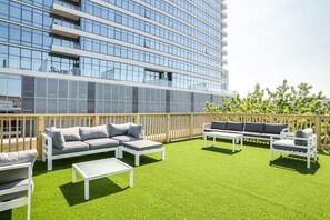 Property grounds - The Orleans - Floor 2 Private roof deck Patio! (Chicago)