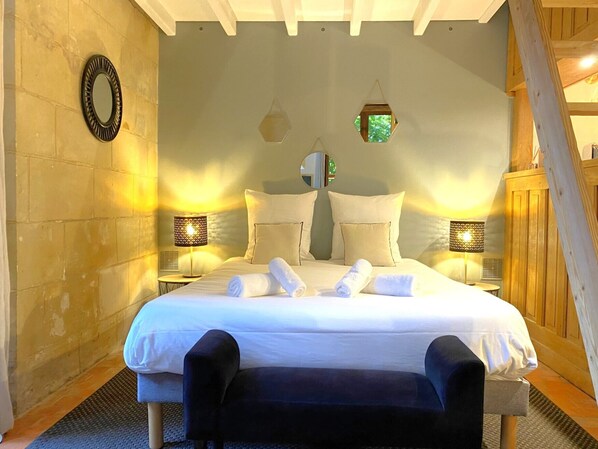 2 chambres, fer et planche à repasser, lit de bébé portatif