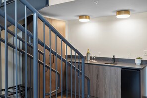 Loft Deluxe | 1 dormitorio, ropa de cama de alta calidad, edredones de plumas