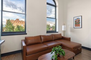 أغطية فراش متميزة وألحفة محشوة بالريش وواي فاي مجانًا وملاءات أسرّة