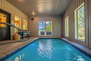 Piscina coperta, una piscina riscaldata