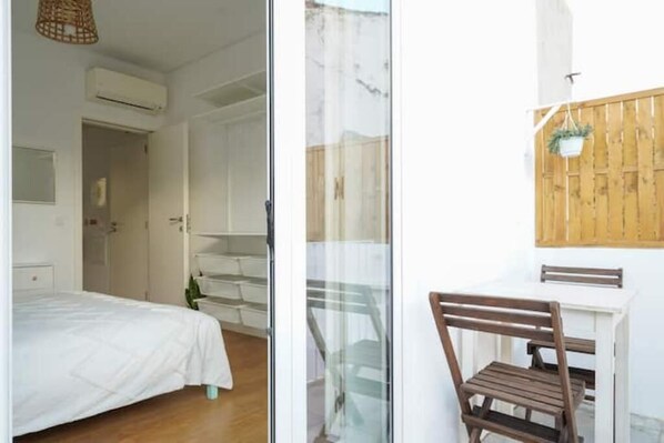 1 soverom, skrivebord, strykejern/-brett og wi-fi (inkludert)