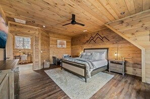 4 bedrooms, desk, iron/ironing board, free WiFi