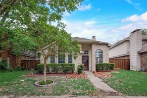 Exterior - Updated, Comfortable, and Quiet Space close to DFW International Airport! (Coppell)